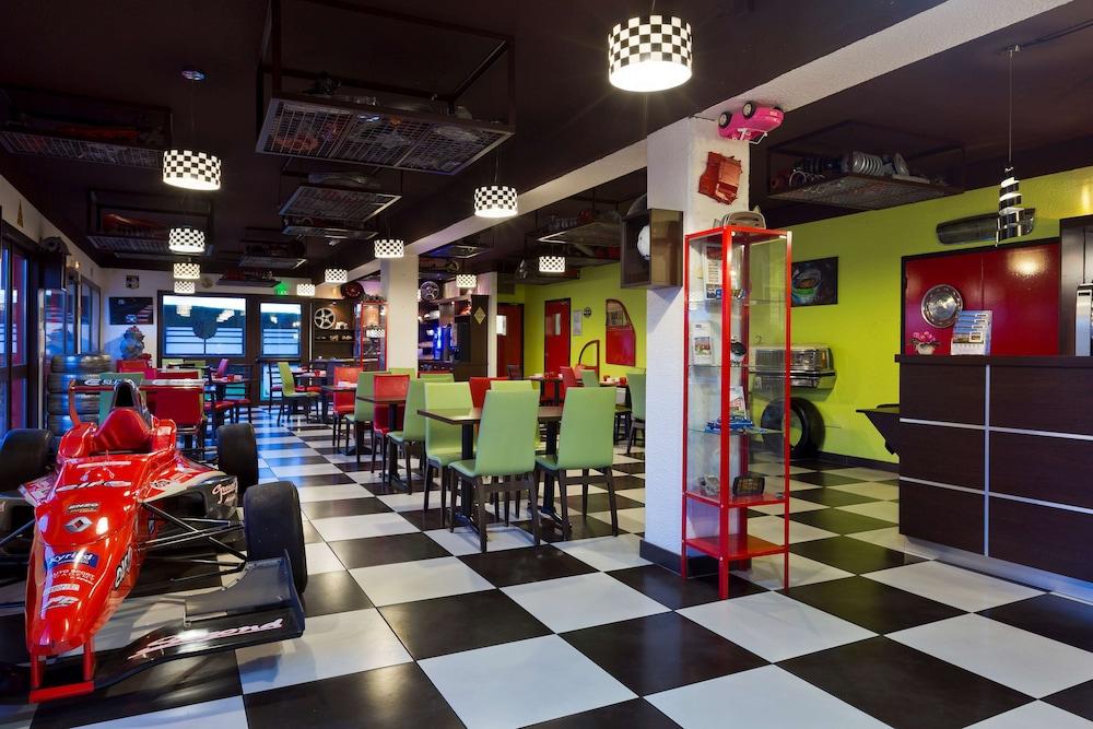 Enzo Hotels Pont-A-Mousson By Kyriad Direct מראה חיצוני תמונה